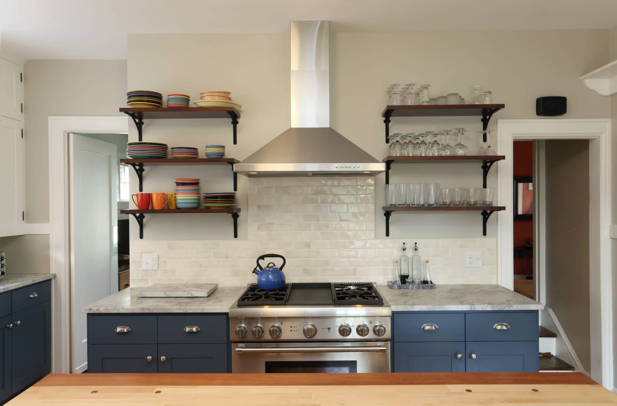 Open Shelves Under Cabinets Design Ideas