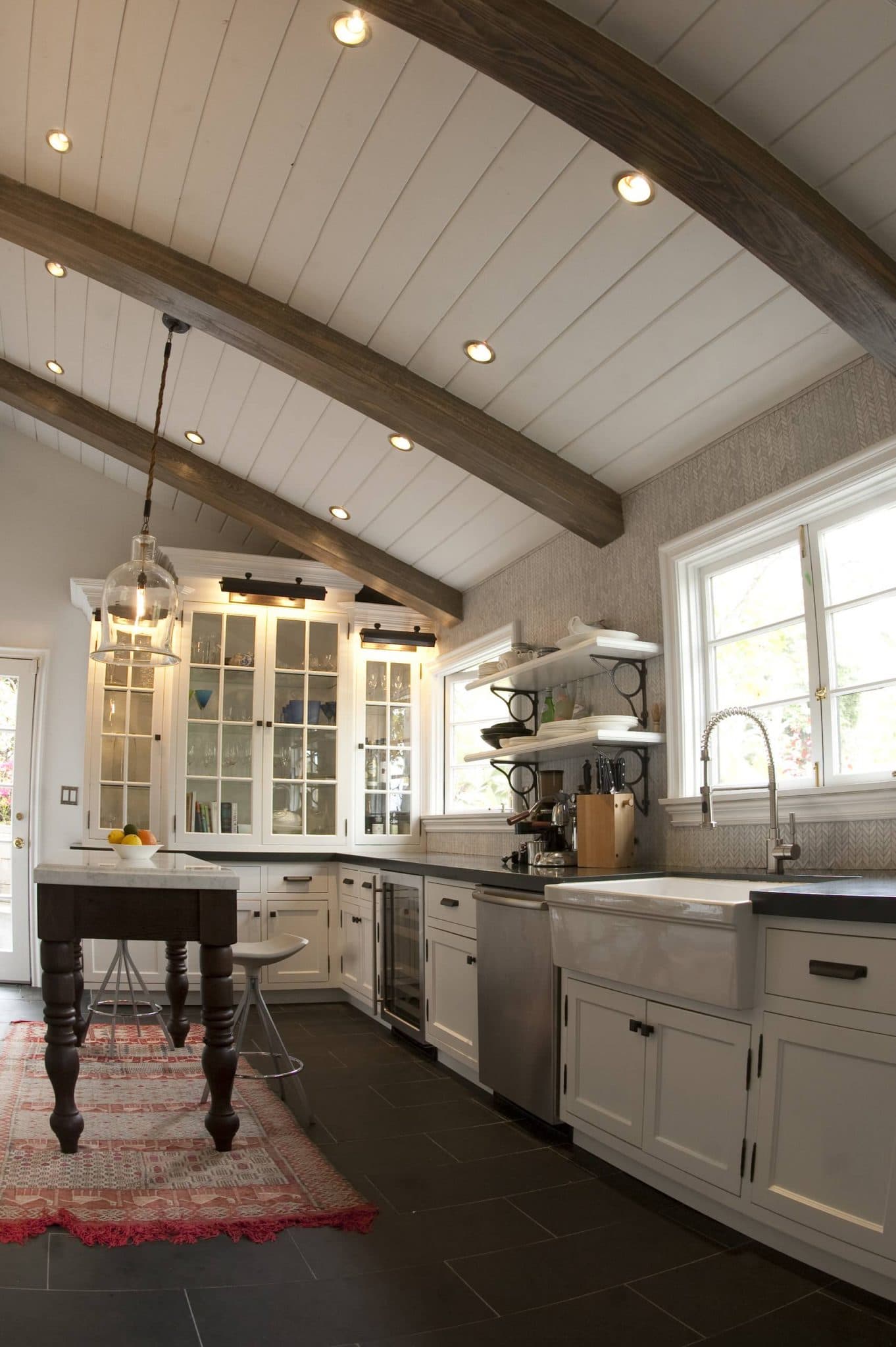 traditional-rustic-kitchen-beams