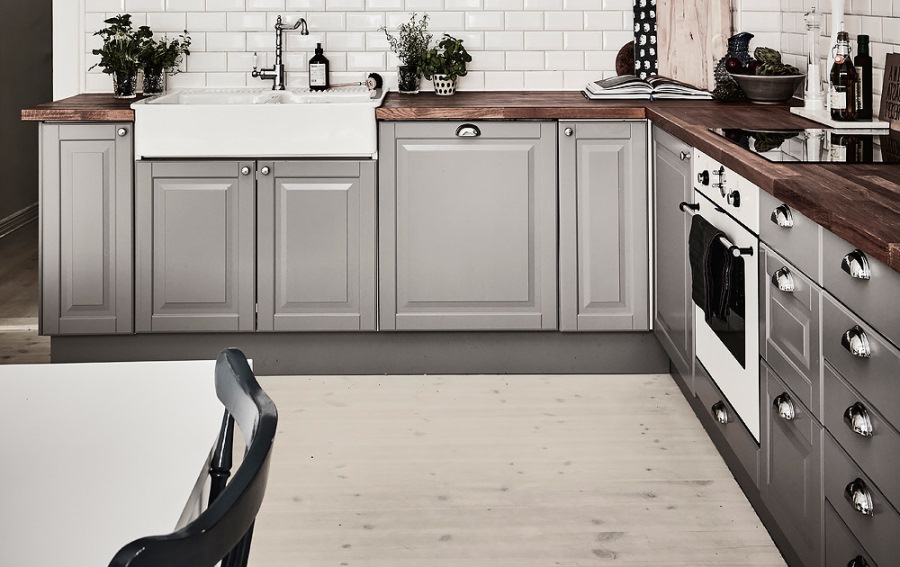 Gray-cabinets-with-wood-accents