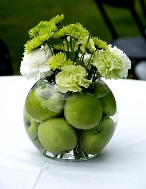 apple-flower-vase-in-water