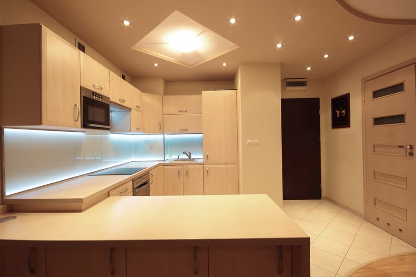 https://www.bestonlinecabinets.com/blog/wp-content/uploads/2019/06/Modern-Kitchen-Cabinet-Lighting.jpg