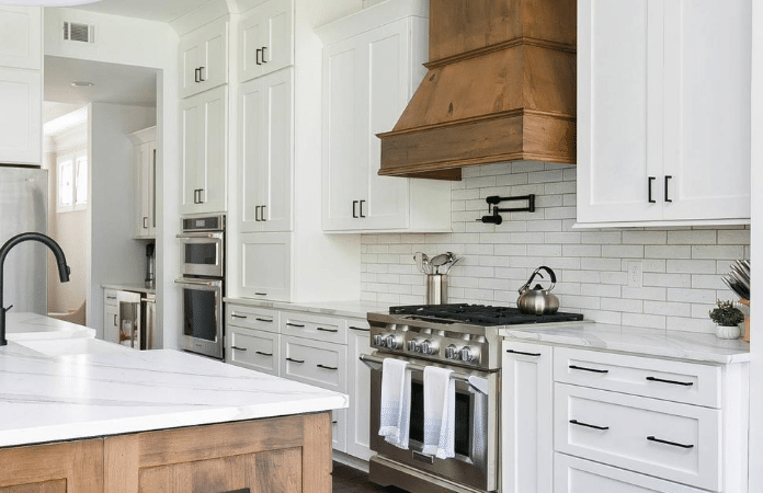 Farmhouse Kitchen With Shaker Cabinets