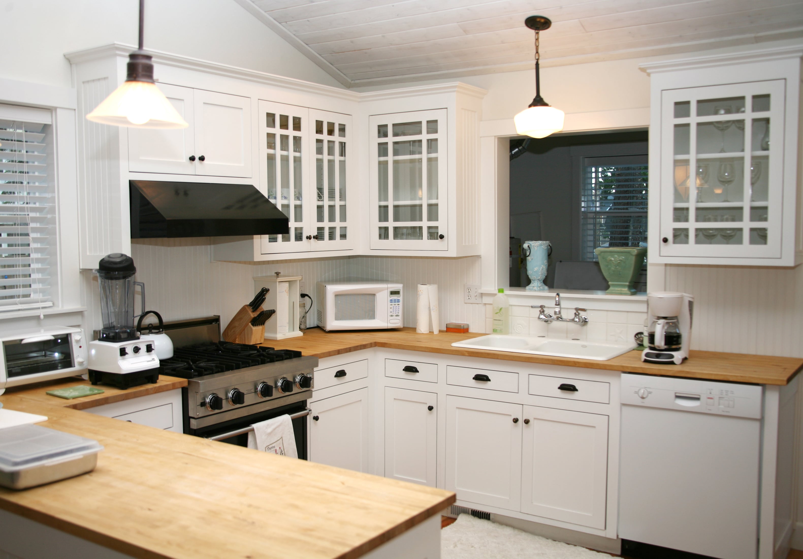 Why White Shaker Cabinets Never Go Out of Style