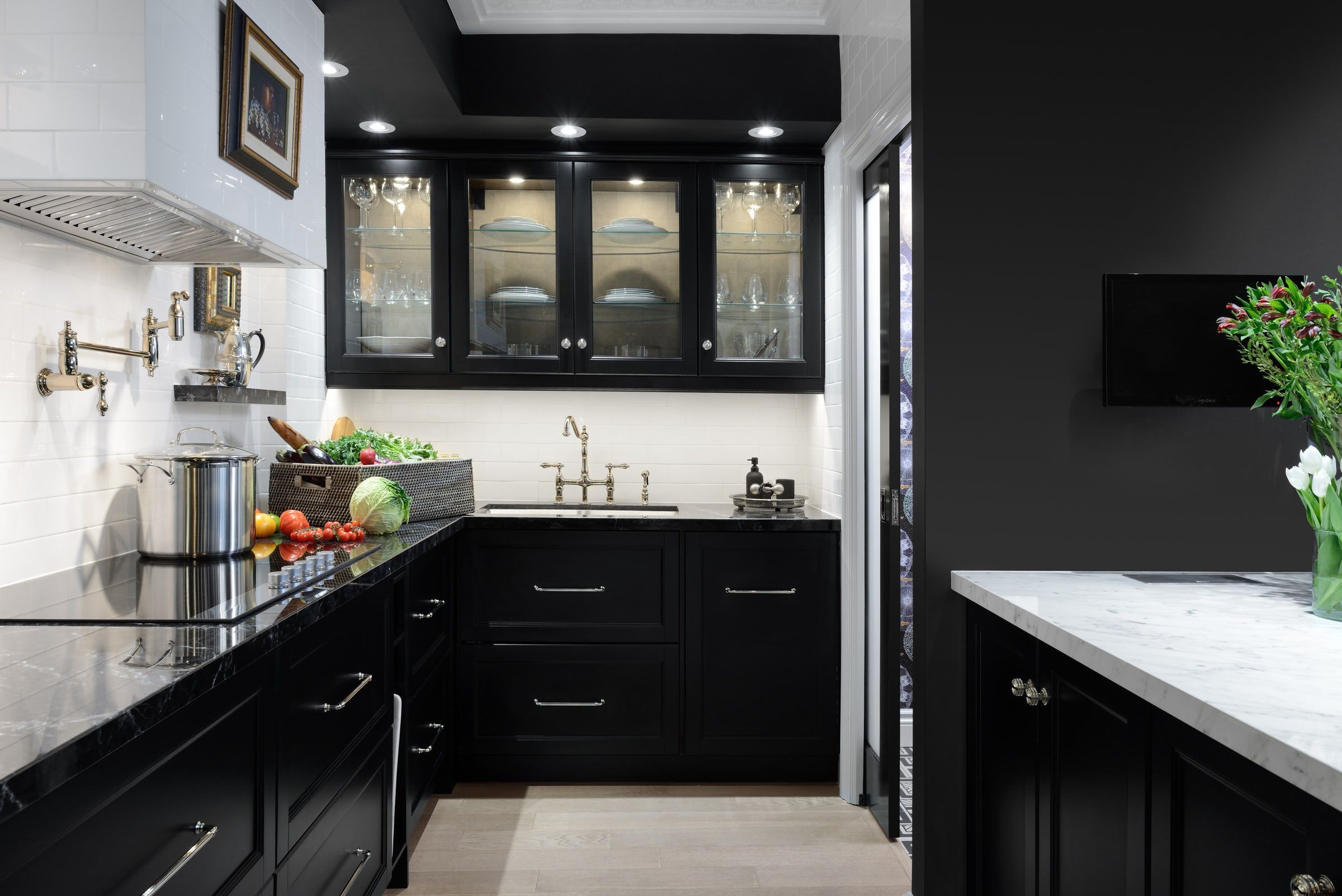 2020 kitchen trend black cabinets