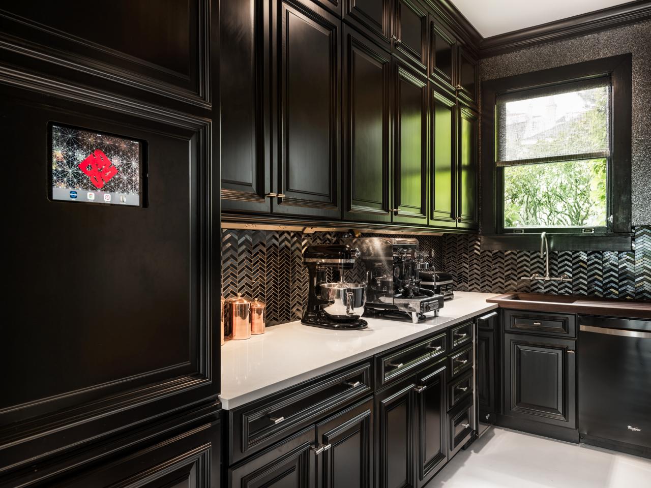Modern Black Kitchen Cabinets For Your Home
